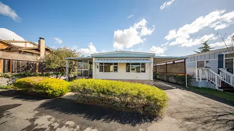 148 Oakwood Dr, Petaluma, CA 94954