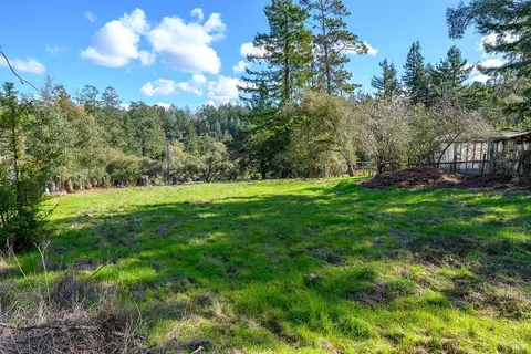 1120 W Sexton Rd, Sebastopol, CA 95472