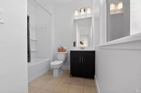 Bath - 307 Hermes Cmn, Livermore, CA 94551 photo 1 of 4