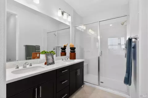 Bath - 307 Hermes Cmn, Livermore, CA 94551 photo 4 of 4