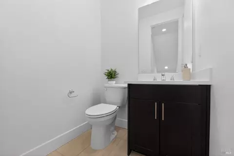 Bath - 307 Hermes Cmn, Livermore, CA 94551 photo 2 of 4