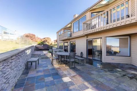 Exterior - 300 Sanderling Ct, Bodega Bay, CA 94923 photo 5 of 10
