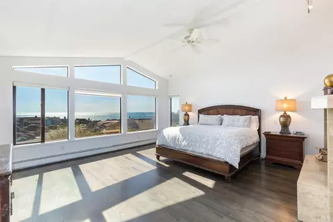 Bedroom - 300 Sanderling Ct, Bodega Bay, CA 94923 photo 1 of 5