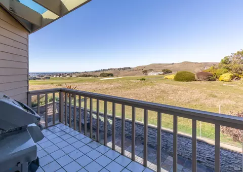 Exterior - 300 Sanderling Ct, Bodega Bay, CA 94923 photo 3 of 10