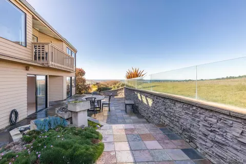 Exterior - 300 Sanderling Ct, Bodega Bay, CA 94923 photo 2 of 10
