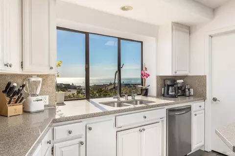Kitchen - 300 Sanderling Ct, Bodega Bay, CA 94923 photo 1 of 3