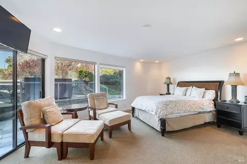 Bedroom - 300 Sanderling Ct, Bodega Bay, CA 94923 photo 2 of 5