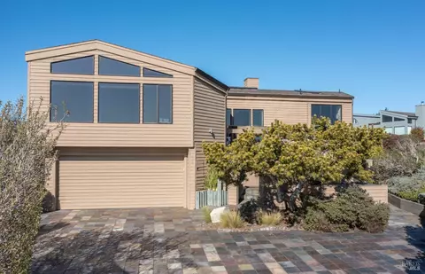 Exterior - 300 Sanderling Ct, Bodega Bay, CA 94923 photo 1 of 10