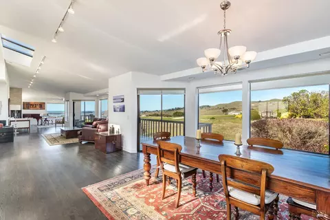 Dining - 300 Sanderling Ct, Bodega Bay, CA 94923 photo 3 of 3
