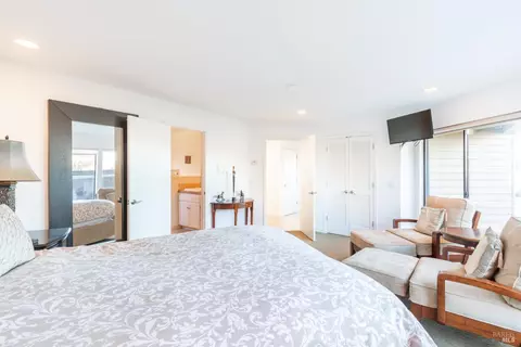 Bedroom - 300 Sanderling Ct, Bodega Bay, CA 94923 photo 3 of 5