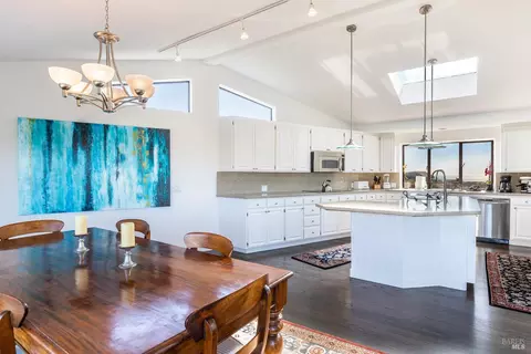 Dining - 300 Sanderling Ct, Bodega Bay, CA 94923 photo 1 of 3