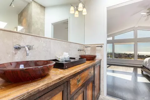 Bath - 300 Sanderling Ct, Bodega Bay, CA 94923 photo 1 of 9