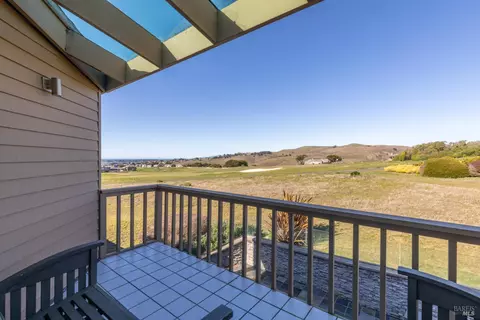 Exterior - 300 Sanderling Ct, Bodega Bay, CA 94923 photo 6 of 10