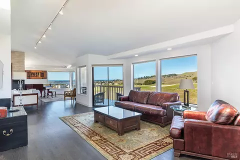 Living - 300 Sanderling Ct, Bodega Bay, CA 94923 photo 5 of 6