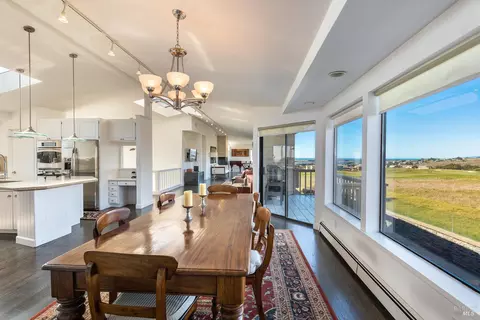 Dining - 300 Sanderling Ct, Bodega Bay, CA 94923 photo 2 of 3