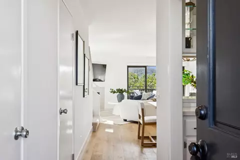 Entry Way - 167 Headlands Ct, Sausalito, CA 94965 photo 1 of 3