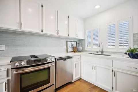 Kitchen - 167 Headlands Ct, Sausalito, CA 94965 photo 2 of 5