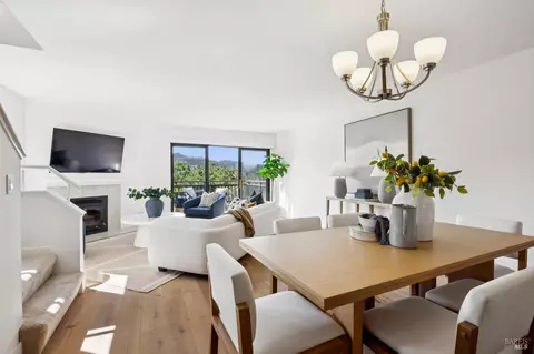 Dining - 167 Headlands Ct, Sausalito, CA 94965 photo 1 of 4