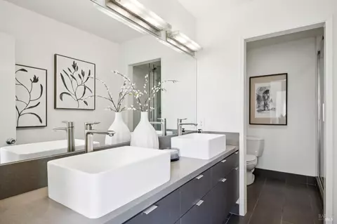 Bath - 167 Headlands Ct, Sausalito, CA 94965 photo 2 of 9