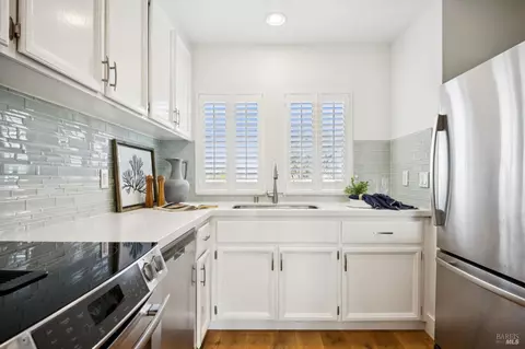 Kitchen - 167 Headlands Ct, Sausalito, CA 94965 photo 3 of 5