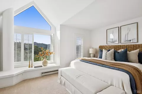 Bedroom - 167 Headlands Ct, Sausalito, CA 94965 photo 1 of 6