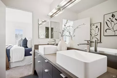 Bath - 167 Headlands Ct, Sausalito, CA 94965 photo 3 of 9