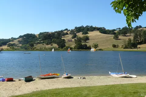1575 Fox Ridge Rd, Geyserville, CA 95441