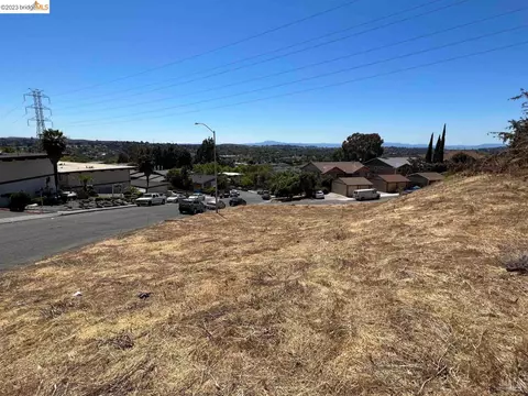 401 Avian Dr, Vallejo, CA 94591 photo 2