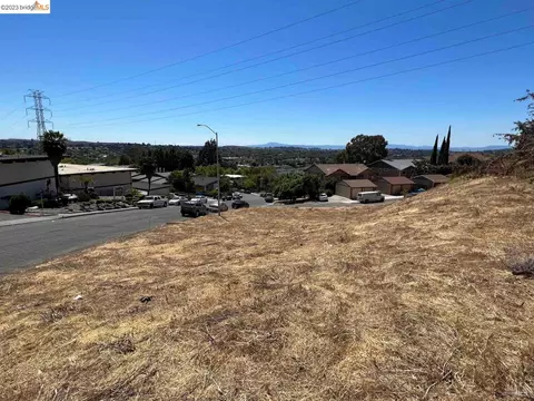401 Avian Dr, Vallejo, CA 94591 photo 2