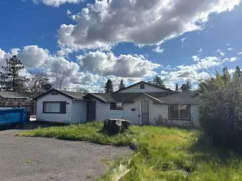 1427 Russell Ave, Santa Rosa, CA 95403