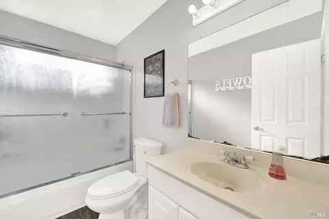 Bath - 1212 Stirling Dr, Rodeo, CA 94572 photo 2 of 6
