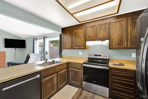 Kitchen - 1212 Stirling Dr, Rodeo, CA 94572 photo 6 of 8
