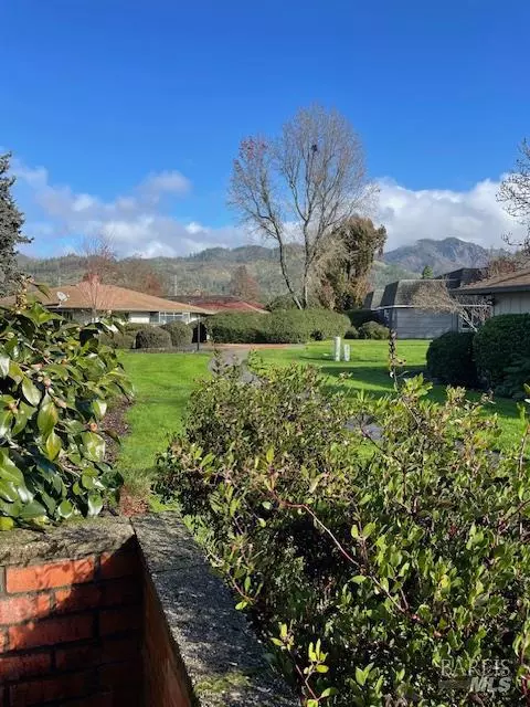 27 Woodgreen St, Santa Rosa, CA 95409