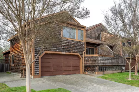 9231 Lakewood Dr, Windsor, CA 95492
