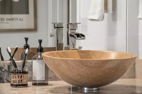 Bath - 115 Eucalyptus Knoll St, Mill Valley, CA 94941 photo 2 of 6