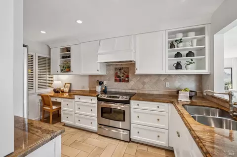 Kitchen - 115 Eucalyptus Knoll St, Mill Valley, CA 94941 photo 2 of 4