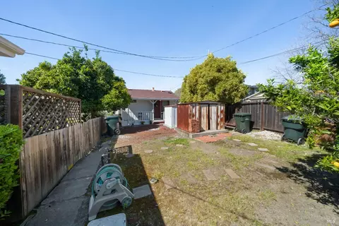 Exterior - 803-811 E 5th St, Benicia, CA 94510 photo 9 of 14