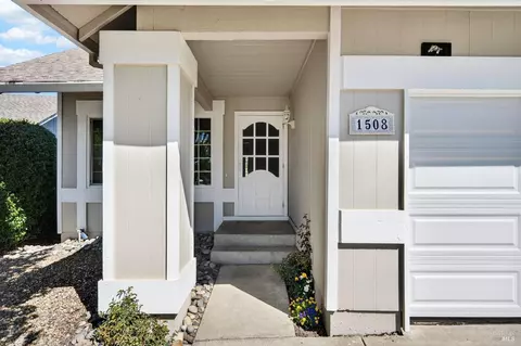 1508 Gladstone Way, Rohnert Park, CA 94928