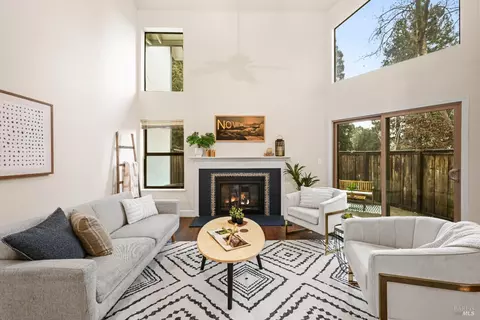 2403 Marylyn Cir, Petaluma, CA 94954