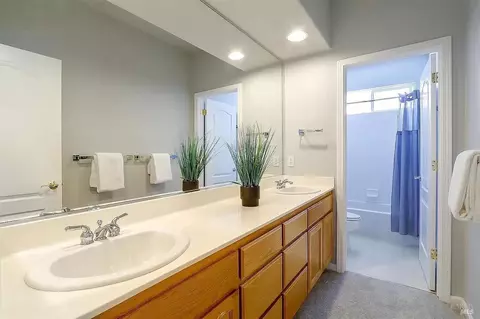 Bath - 2580 Marshfield Rd, Vallejo, CA 94591 photo 3 of 7