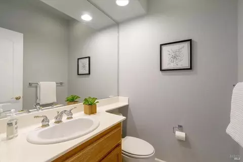 Bath - 2580 Marshfield Rd, Vallejo, CA 94591 photo 5 of 7