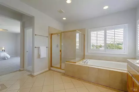 Bath - 2580 Marshfield Rd, Vallejo, CA 94591 photo 2 of 7