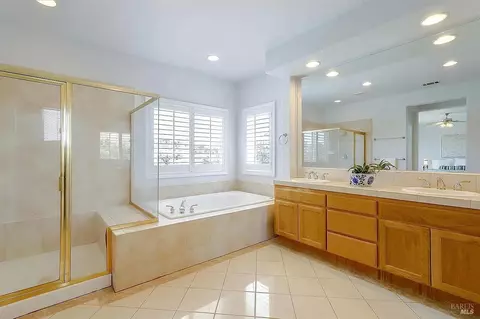 Bath - 2580 Marshfield Rd, Vallejo, CA 94591 photo 1 of 7