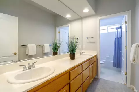 Bath - 2580 Marshfield Rd, Vallejo, CA 94591 photo 6 of 7