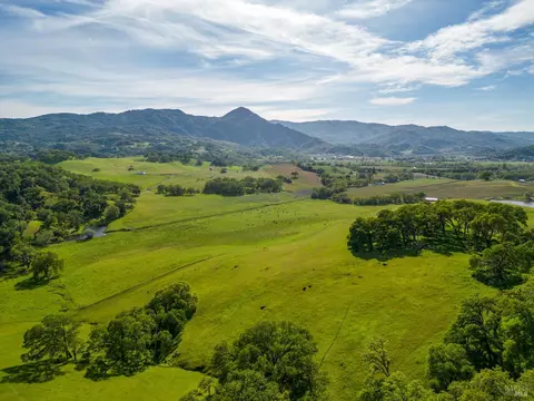 14495 Old River Rd, Hopland, CA 95449