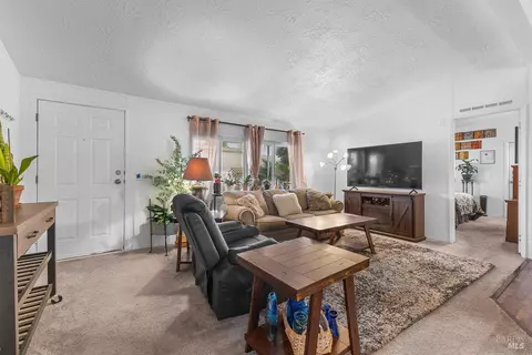1138 Broadleaf Ln, Windsor, CA 95492 photo 2