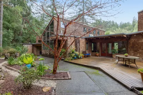 6764 Giovanetti Rd, Forestville, CA 95436