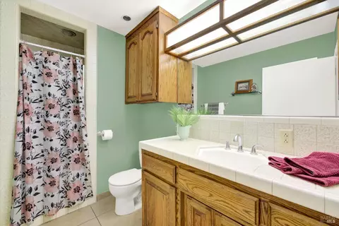Bath - 689 W C St, Dixon, CA 95620 photo 5 of 5