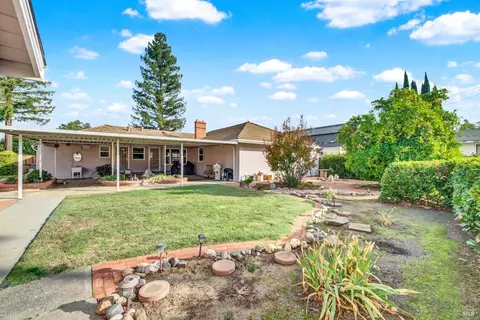 Exterior - 689 W C St, Dixon, CA 95620 photo 19 of 26
