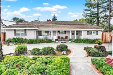 689 W C St, Dixon, CA 95620